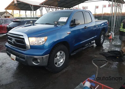2010 Toyota Tundra Grade 5.7L V8 z USA, uszkodzony, nr VIN 5TFUW5F12AX124938